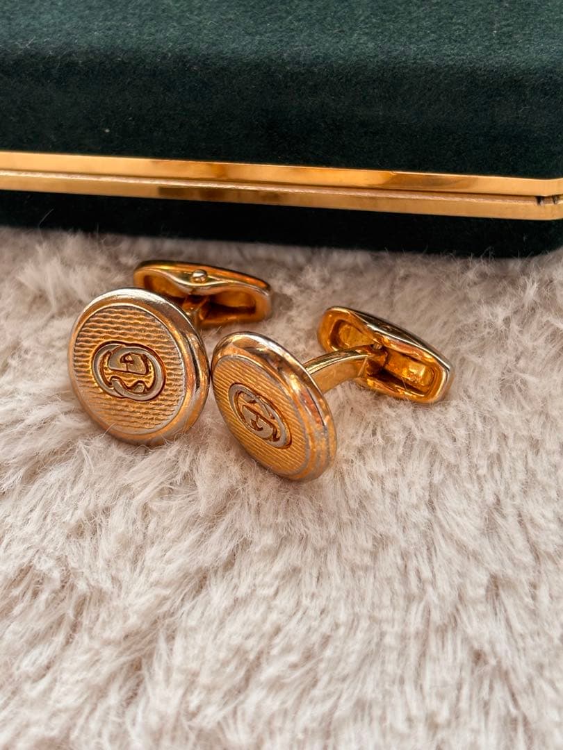 Gucci ゴールドカフスボタン 専用ケース付き - メルカリ