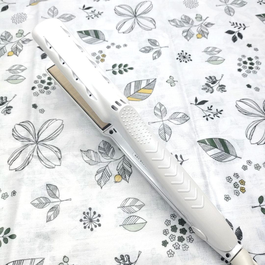 《ほぼ未使用》 KINUJO 絹女 ストレート アイロン ホワイト