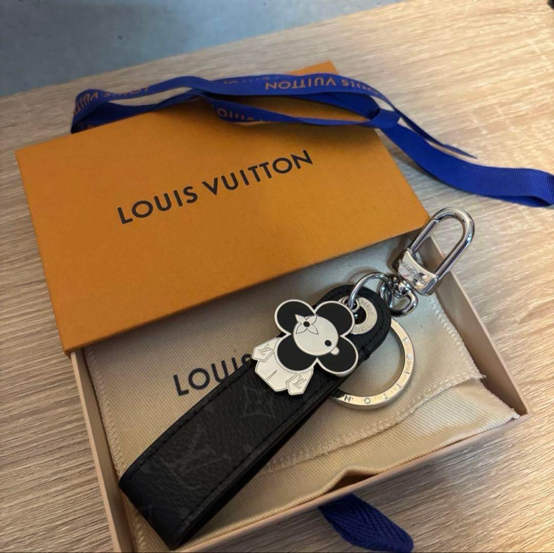 ヴィトン キーホルダー ヴィヴィエンヌチャーム モノグラム エクリプス ルイ・ヴィトン(LOUIS VUITTON)ルイ・ヴィトン キーホルダー