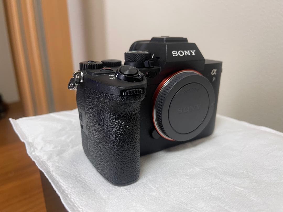 SONY α7 IVミラーレスカメラ 本体とsony純正バッテリー2個