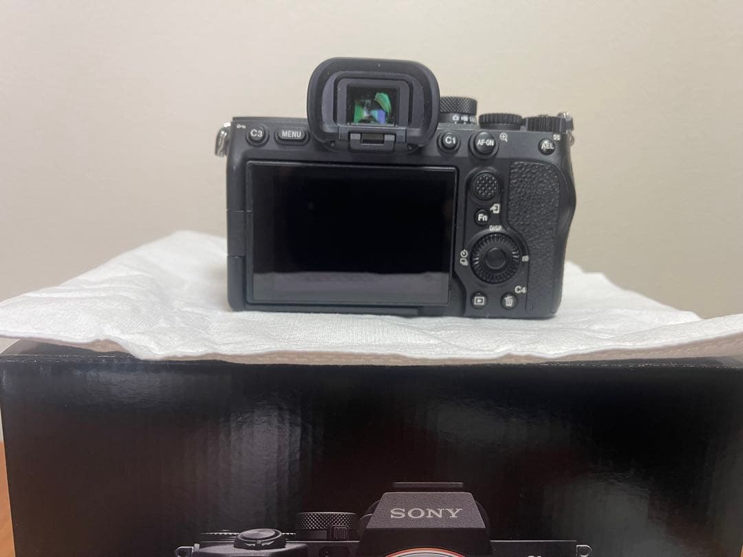 SONY α7 IVミラーレスカメラ 本体とsony純正バッテリー2個