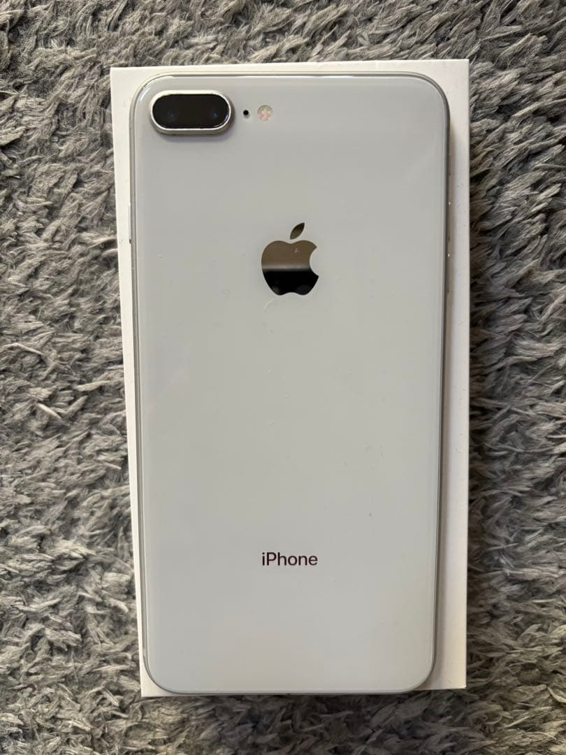 Apple iPhone 8 Plus シルバー SIMフリー