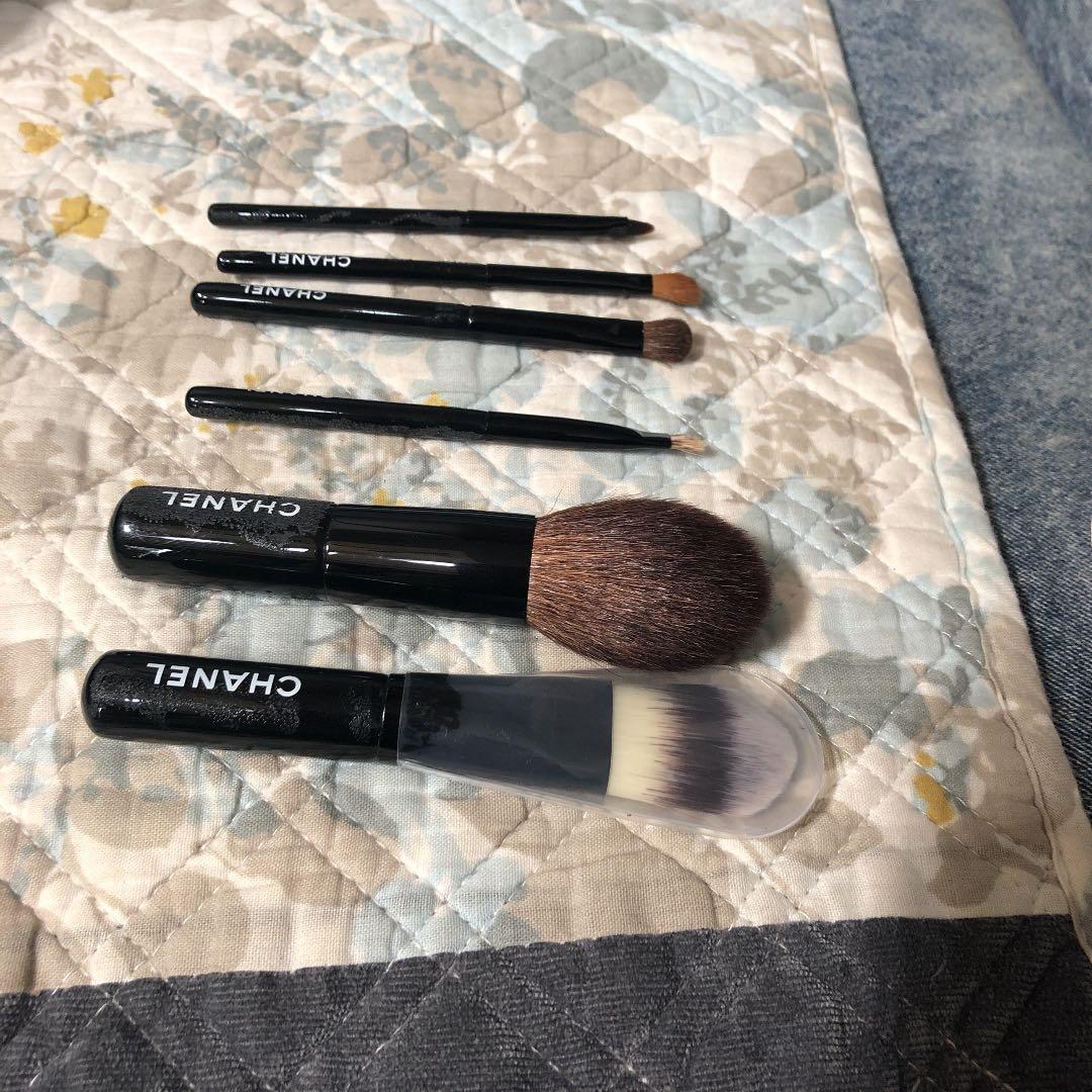 新品未使用ですが長期保存していた為ブラシに引っ付いた後があります。