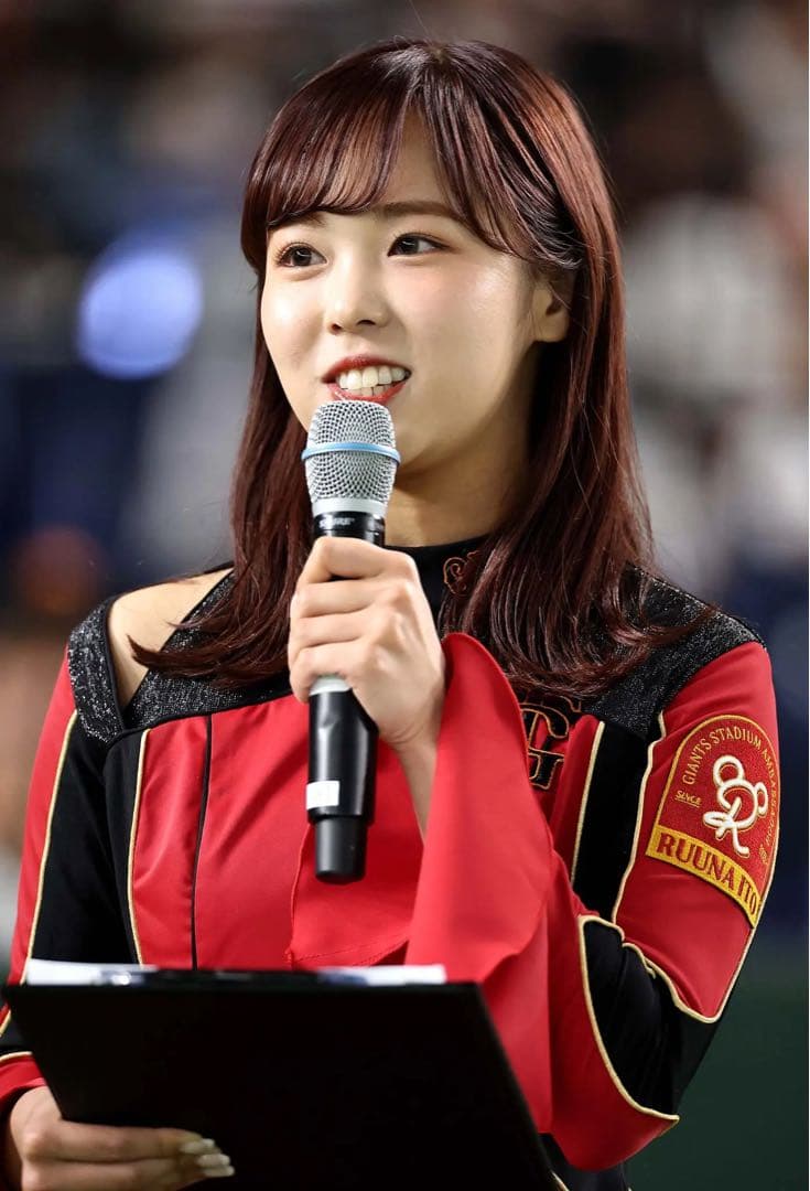 伊藤るうな直筆サイン色紙 巨人チアリーダー 公式認定色紙