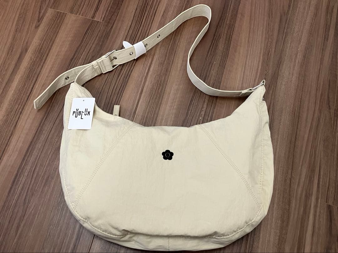 MARY QUANT×PUBLUX ワンポイント刺繍 ショルダーバッグホワイト