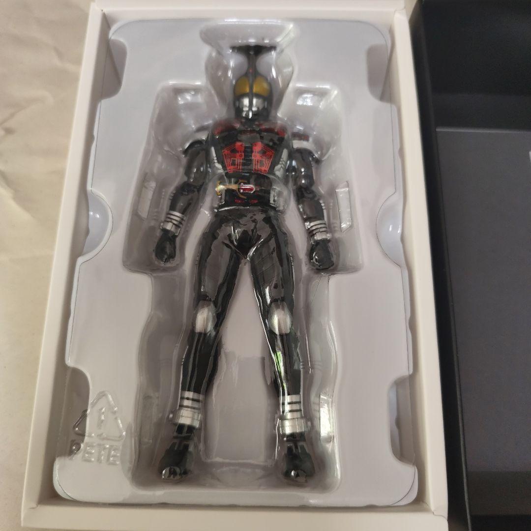 BANDAI S.H.Figuarts 仮面ライダー ダークカブト真骨彫