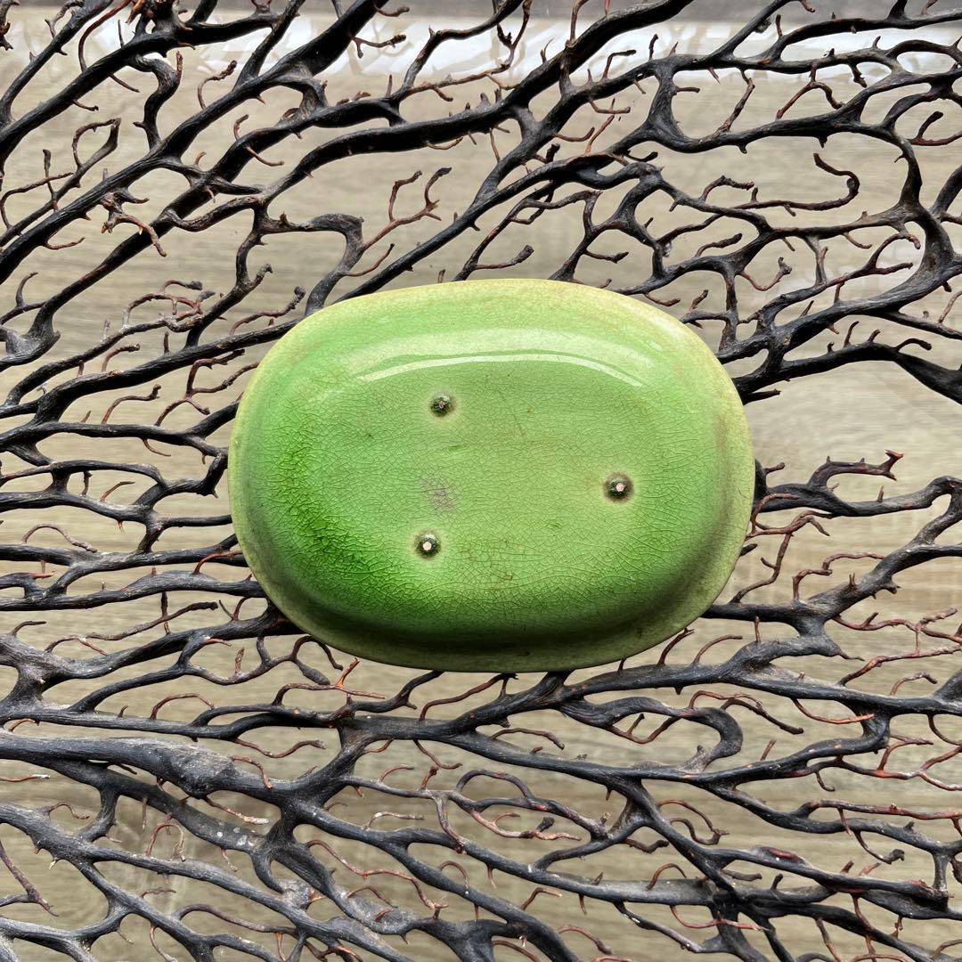 骨董 淡路珉平焼 タイルグリーン 陽刻 希少 5本爪龍紋 楕円形 豆皿