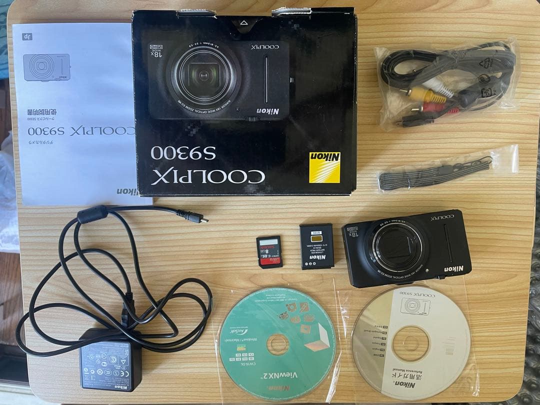 Nikon COOLPIX S9300 本体と付属品｜Nikon COOLPIX S9300 本体と付属品