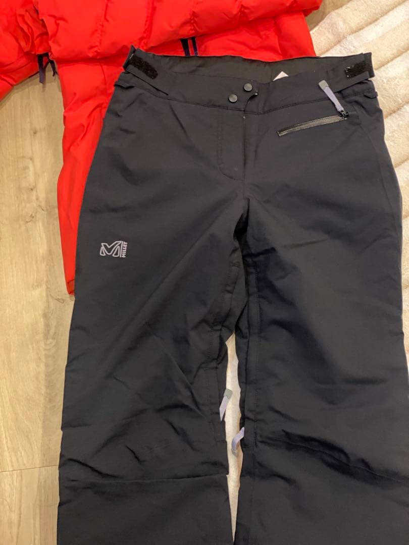 これはフランス発祥のアルパインブランド「Millet）のスノーウェアです