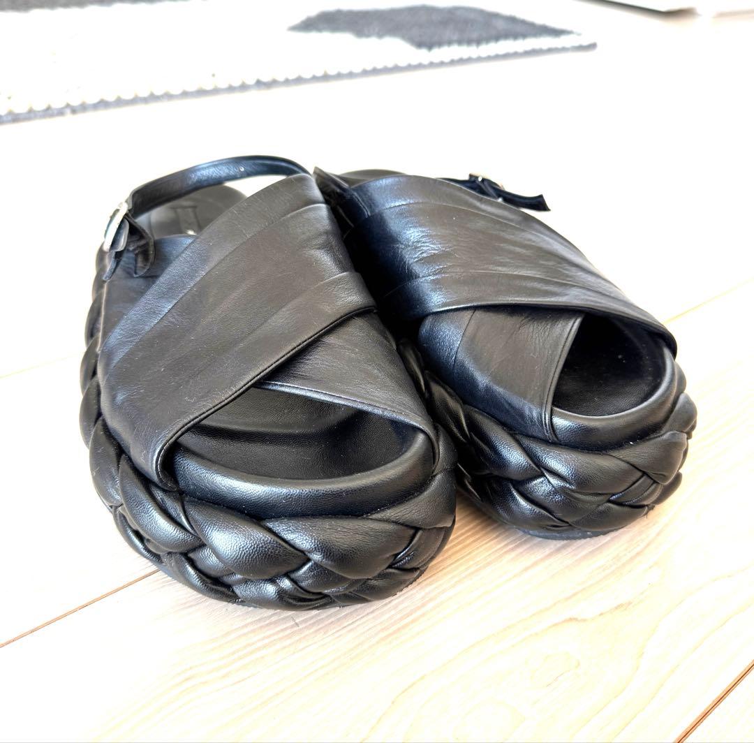 Ph7+ ピアッカセッテ 編み込み 厚底 レザー サンダル ブラック