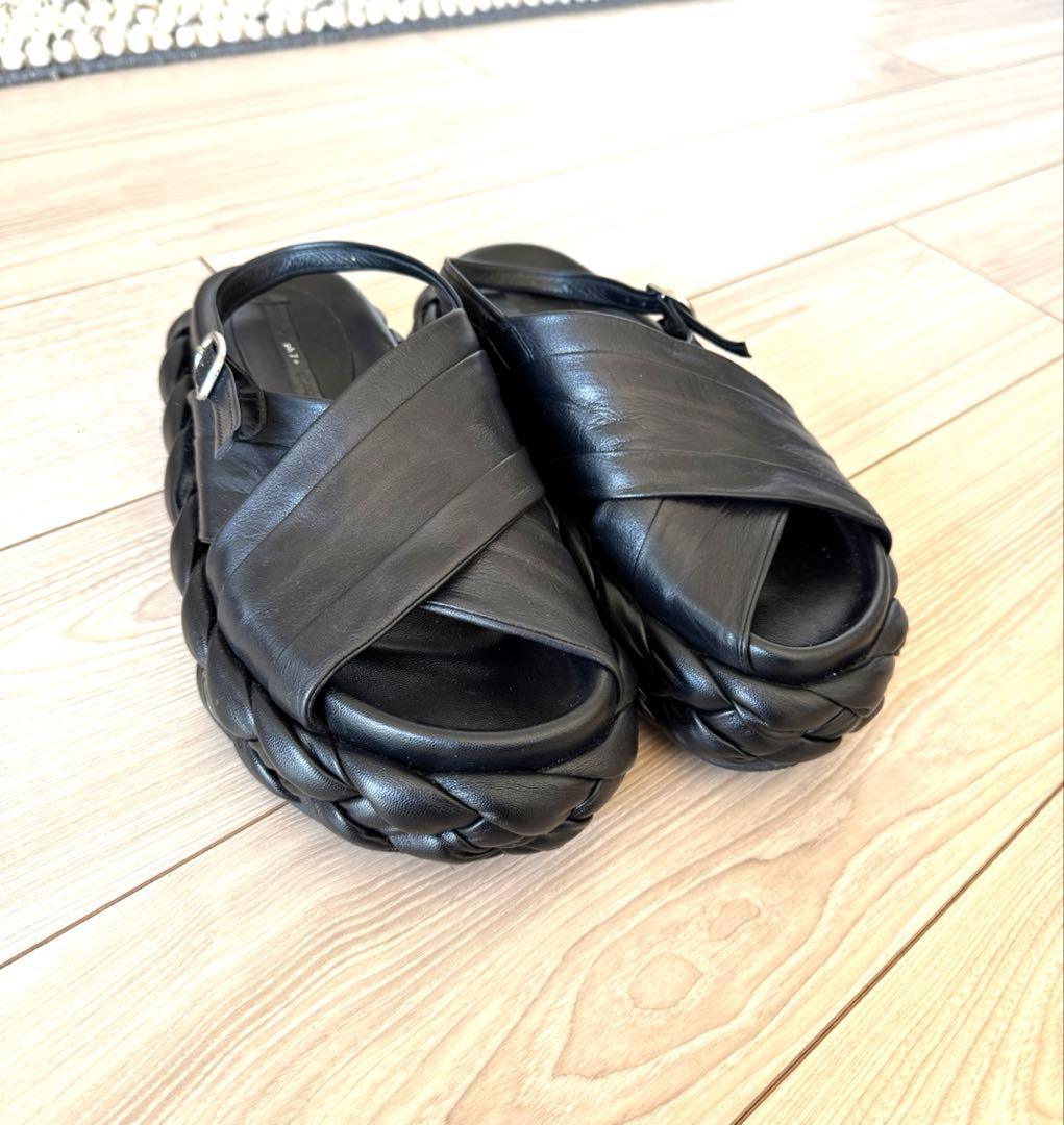 Ph7+ ピアッカセッテ 編み込み 厚底 レザー　サンダル ブラック ph7+(ピアッカセッテ)｜厚底ローファー/ブラック の通販｜ELLESHOP