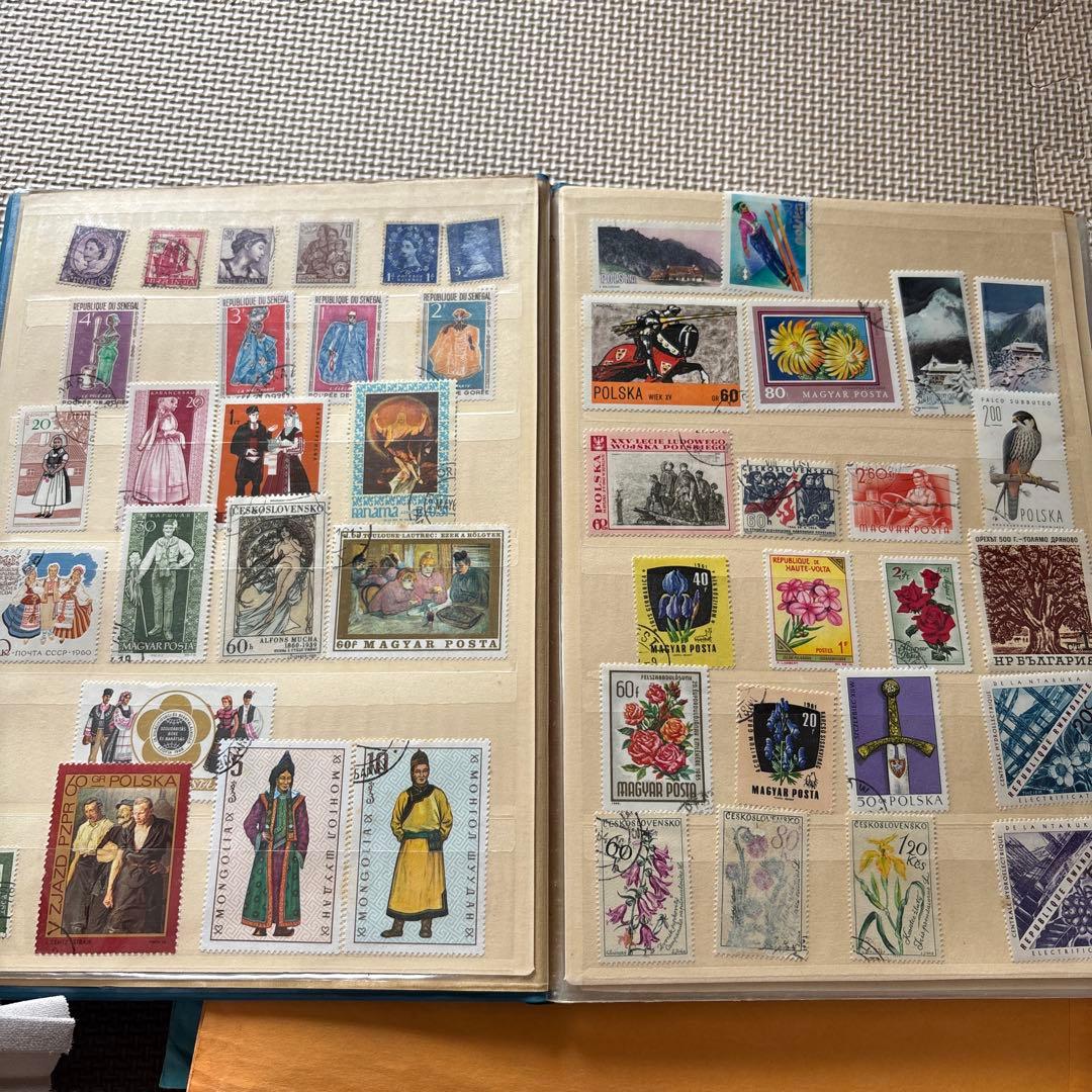 海外切手】ヴィンテージ アルバム1冊分 まとめ売り（動物・宇宙