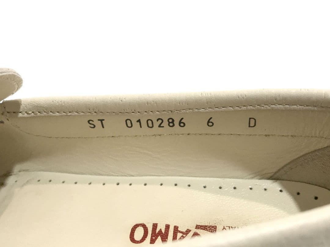 サルヴァトーレ フェラガモ パンプス ローファー ■ 本革 白系 23.5cm