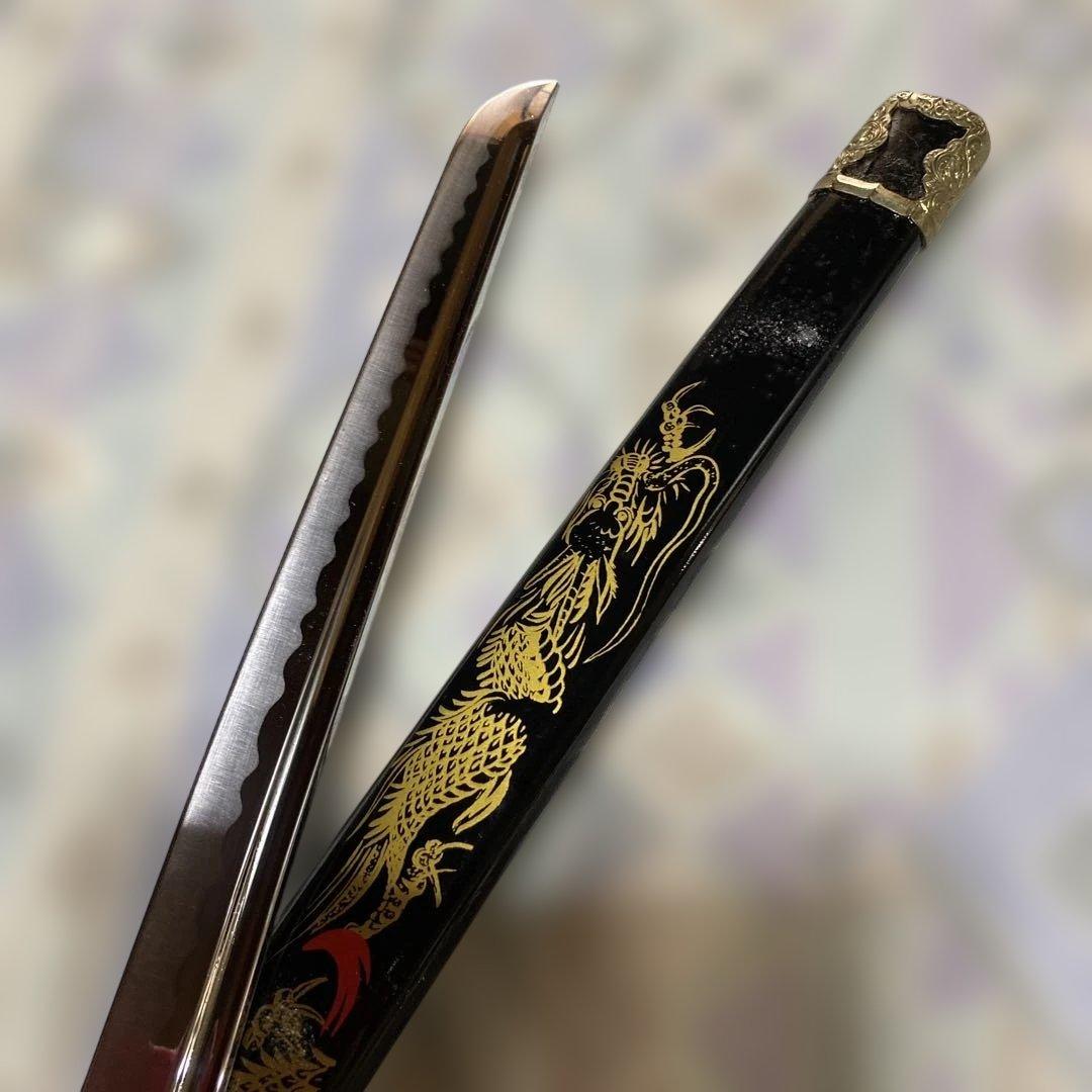模造刀 太刀 金茶柄 鶴羽透し丸鍔 太刀造り龍図黒呂鞘 - メルカリ