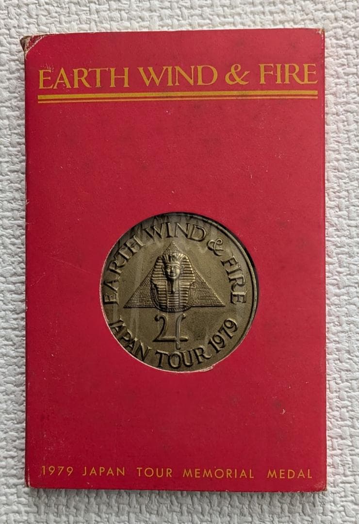 EARTH WIND & FIRE 黙示録（I am） LPレコード＋記念メダル - メルカリ