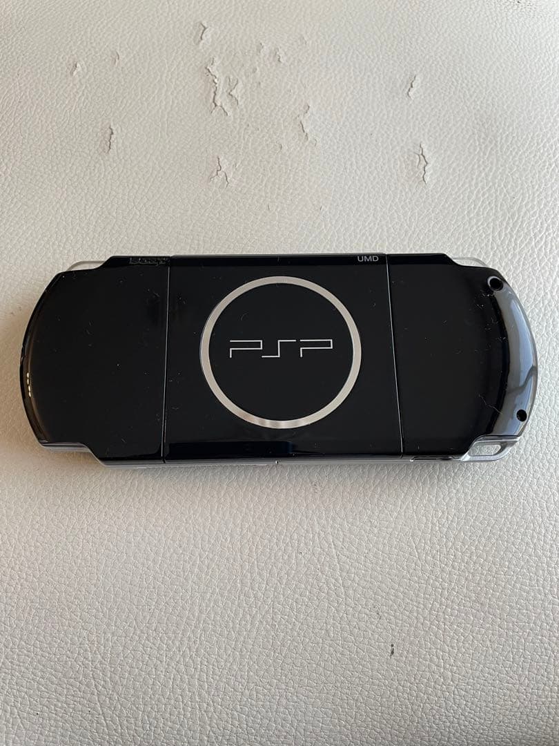 PSP本体とゲームソフト3本セット - メルカリ