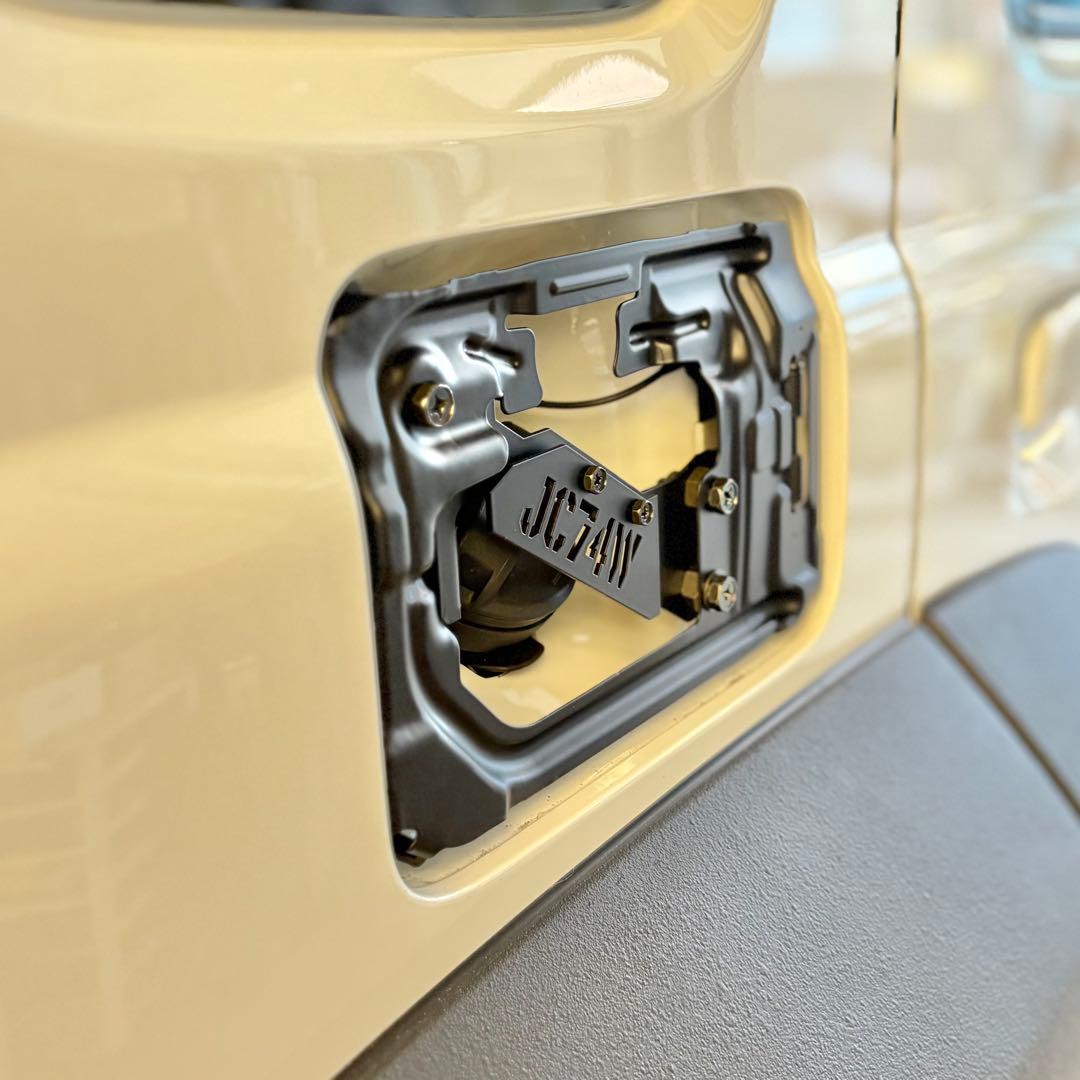 JC74Wジムニーノマド用刻印式スケルトン型燃料リッド - メルカリ