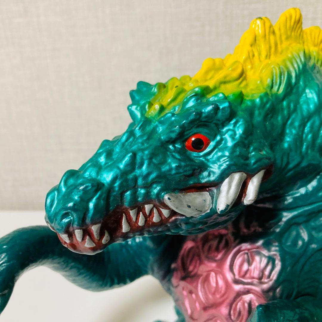 ビオランテ ゴジラビデオ ファンクラブ限定 M1号 ソフビ - メルカリ