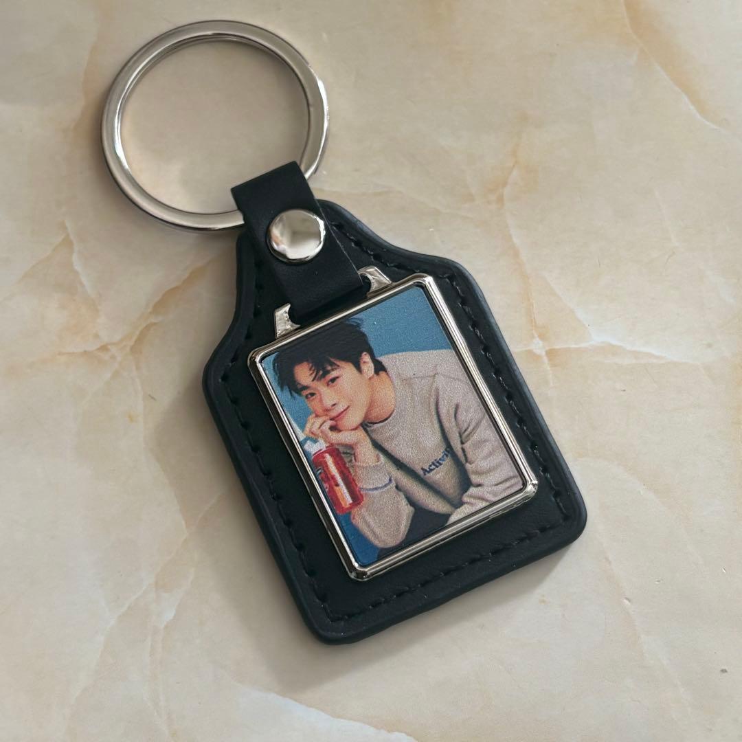 ASTROムンビンPUレザーキーホルダー - メルカリ