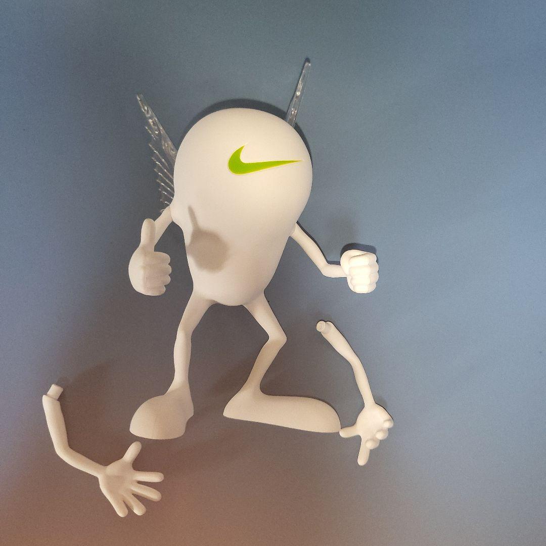 NIKE keynuts フィギュア　メディコムトイ　ホワイト 国内12月26日発売予定】メディコム トイ × ナイキ SB ブレーザー ロー