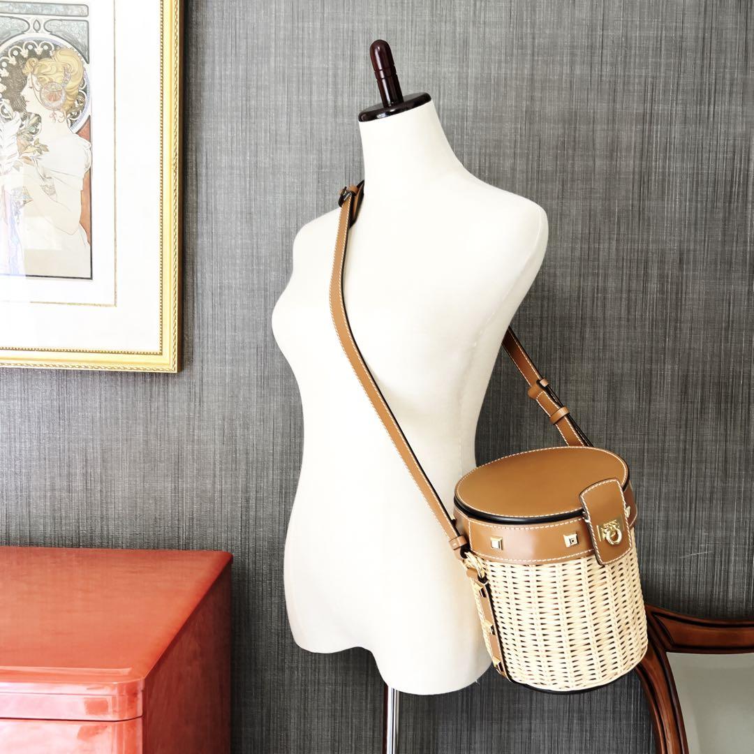 美品 サルバトーレフェラガモ かご バケツ バッグ ショルダー