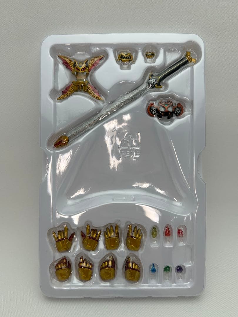 S.H.Figuarts （真骨彫製法） 仮面ライダーキバ エンペラーフォーム