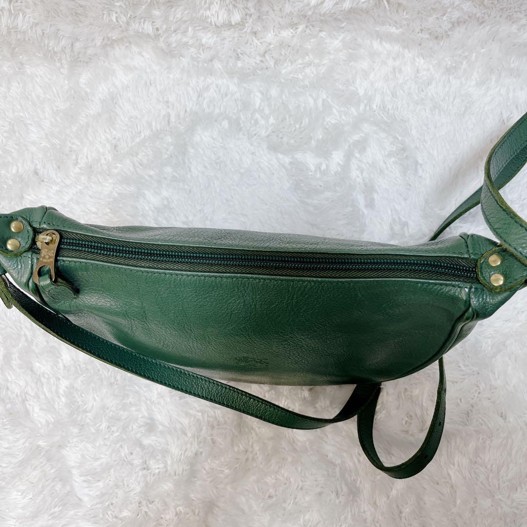 希少色】イルビゾンテ ハーフムーン エンボスロゴ ショルダーバッグ 緑