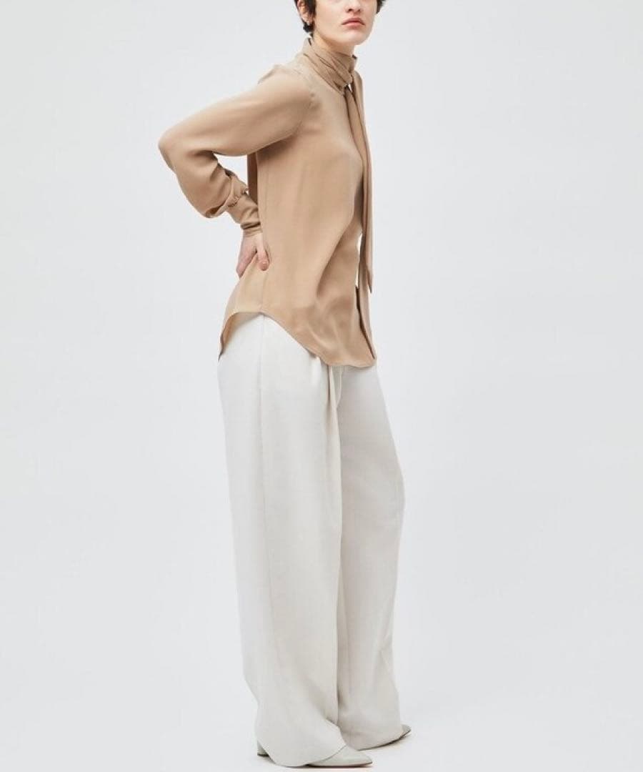 ベイジ】ボウタイ リボン ハイネック ブラウス とろみ ベージュ 金