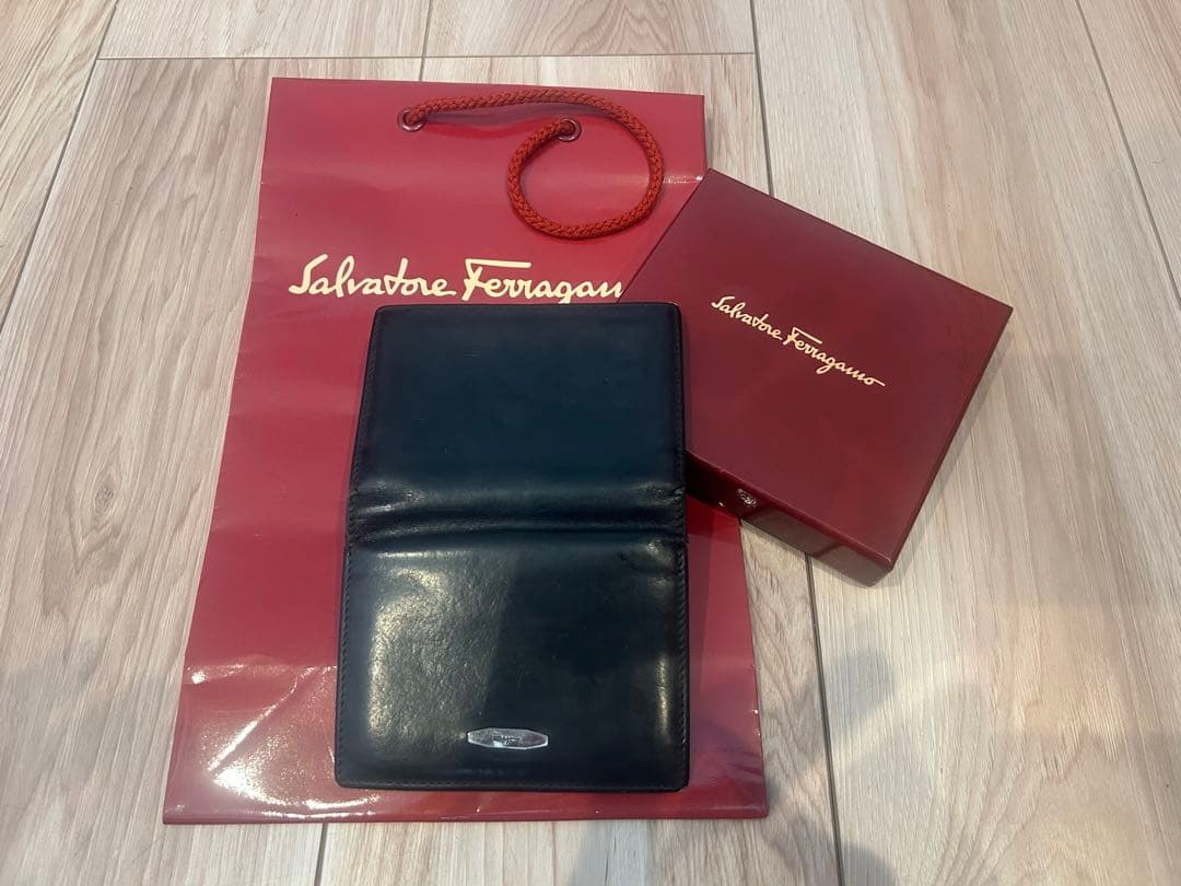 Salvatore Ferragamo 名刺入れ ブラック - メルカリ