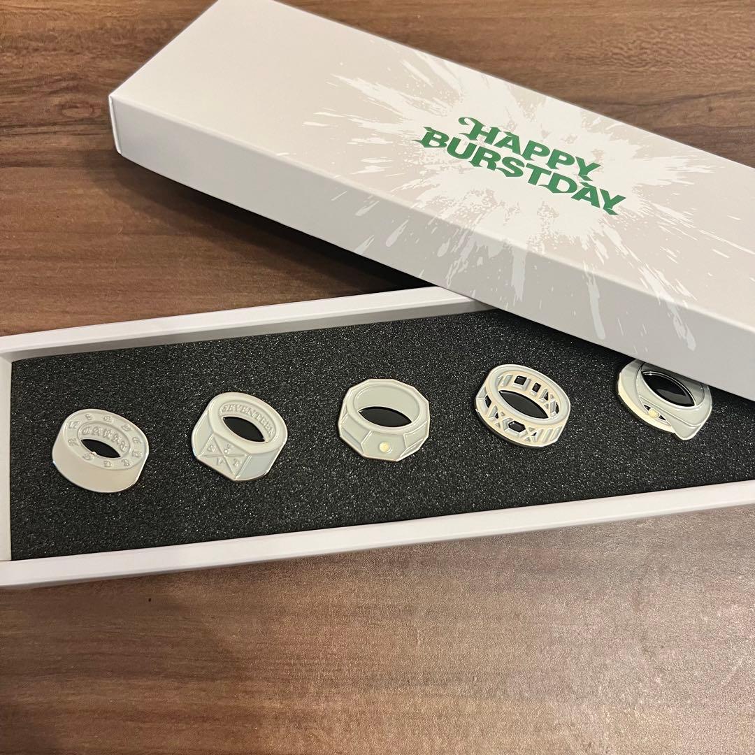 SEVENTEEN 指輪ピンバッチセット - メルカリ