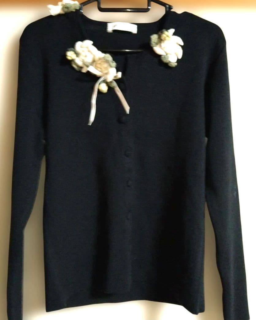 梔子モチーフ付きカーディガン カネコイサオ - メルカリ