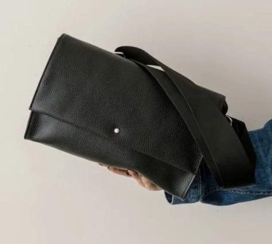 イアパピヨネ 《本革》ワイドテープショルダーバッグ ボディバッグ