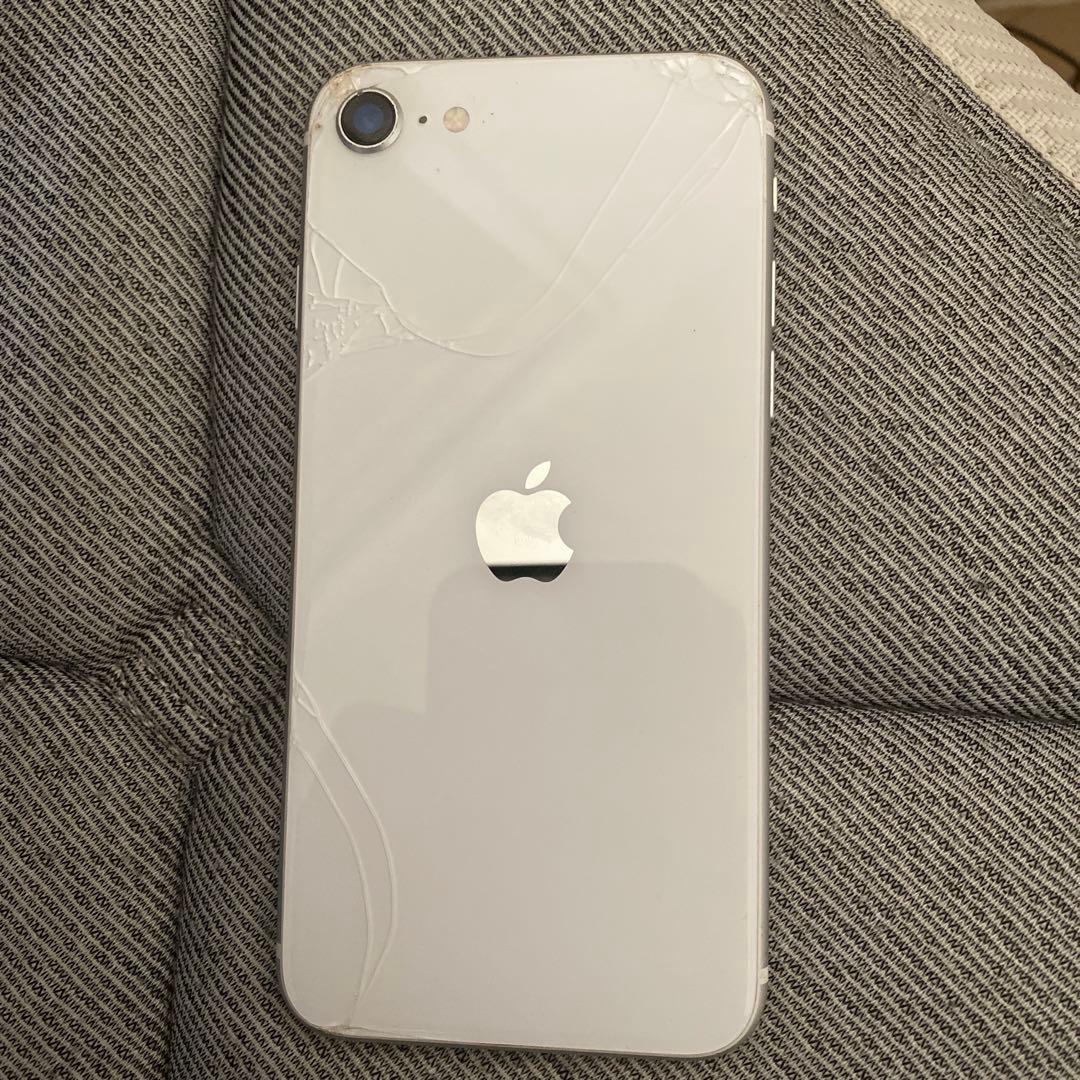 Apple iPhone se2背面割れ - メルカリ