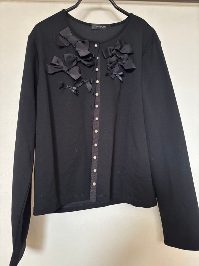 インゲボルグ　INGEBORG リボン　カーディガン　ボレロトップス　ブラック INGEBORG / インゲボルグ （レディース） カーディガン・ボレロ