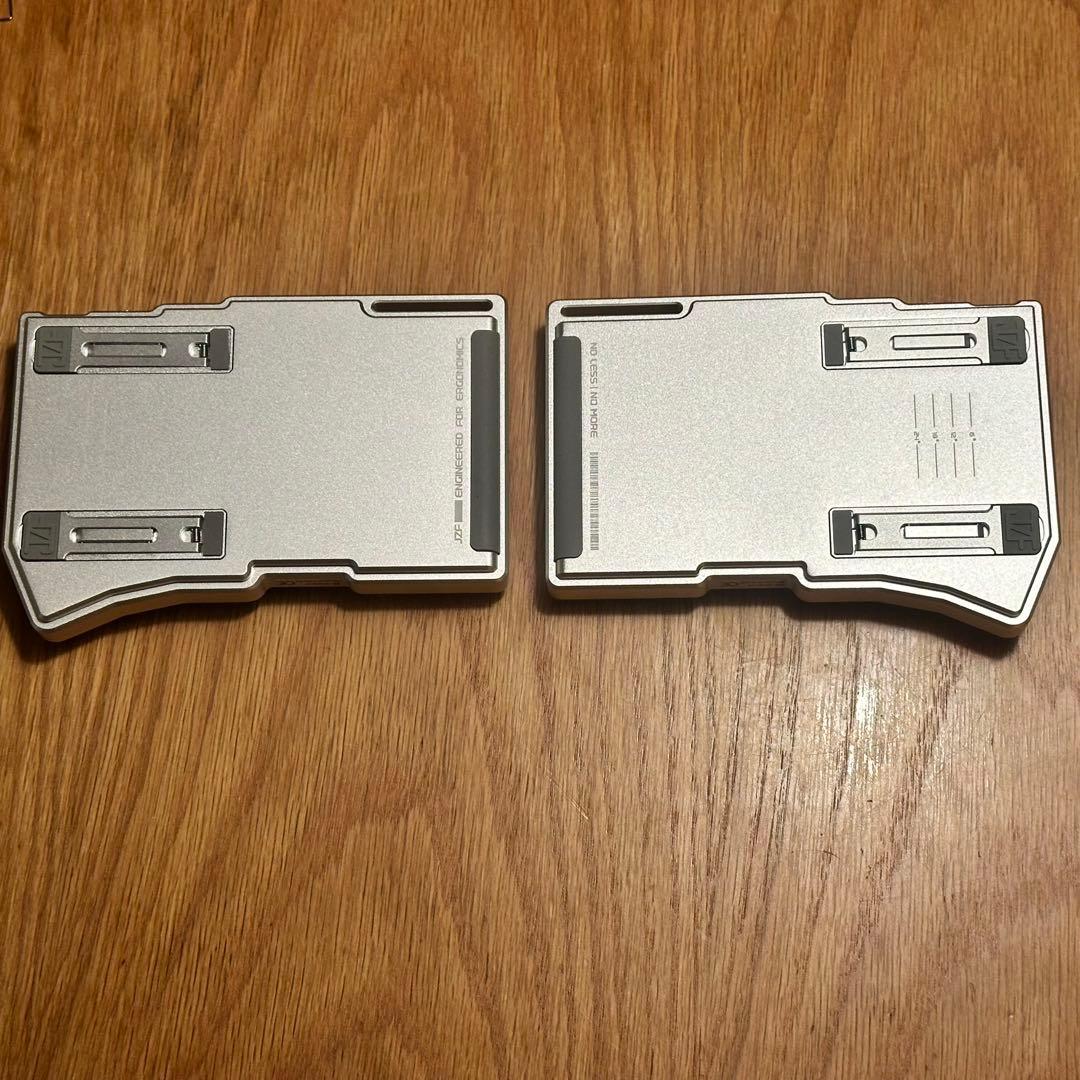 Cornix LP 無線分割キーボード シルバー+無刻印キーキャップ各 - メルカリ