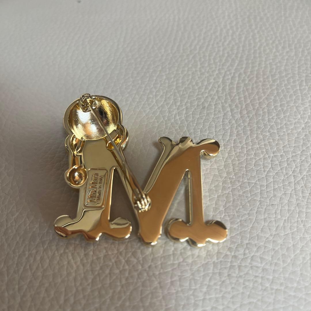 MaxMara ⭐︎極美品⭐︎ゴールド ブローチ M字クマモチーフ - メルカリ