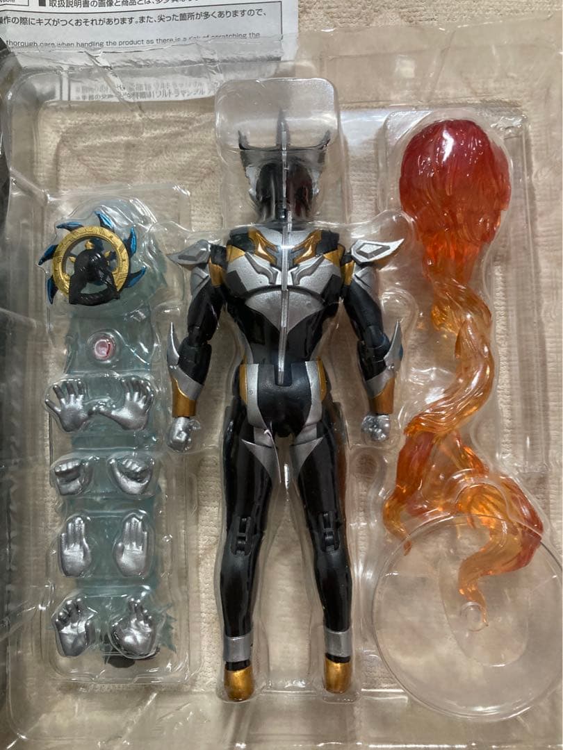 ウルトラマンルーブ　フィギュアアーツ　ロッソ　ブル　S.H.Figuarts