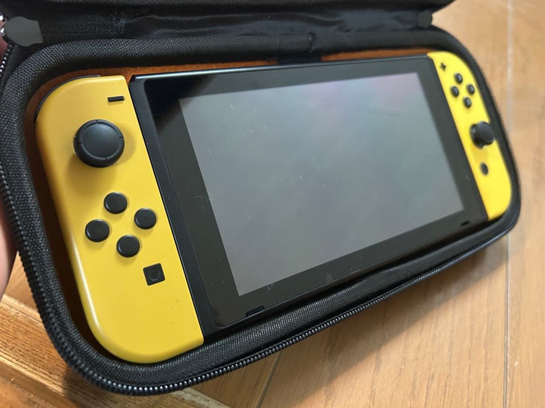 Nintendo Switch イエロー ポケモン柄 TIKOdirect ／ 海外限定品 任天堂公式ライセンス品 ／ ピカチュウ