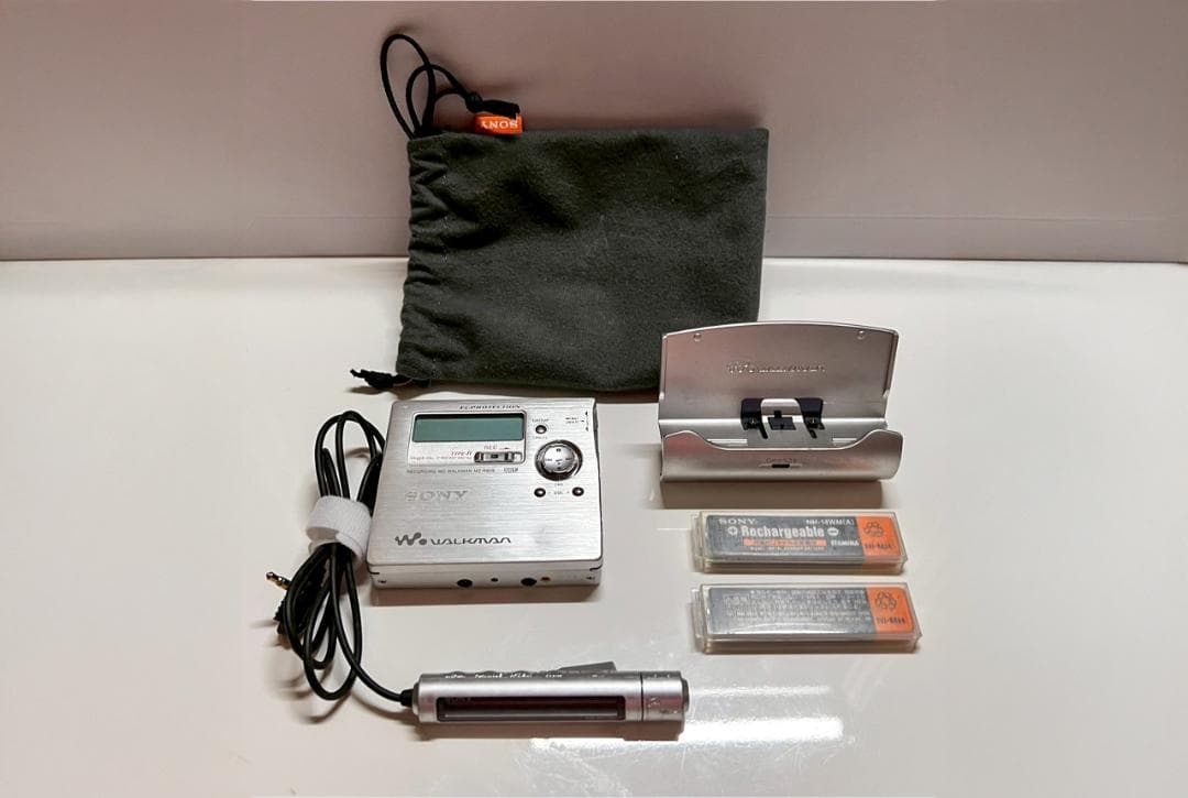 SONY ポータブルMDプレーヤー MZ-R909 シルバー　本体と付属品 MZ-R909 ｜SONY ソニー シルバー MDレコーダー MDLP対応 （MD録音再生