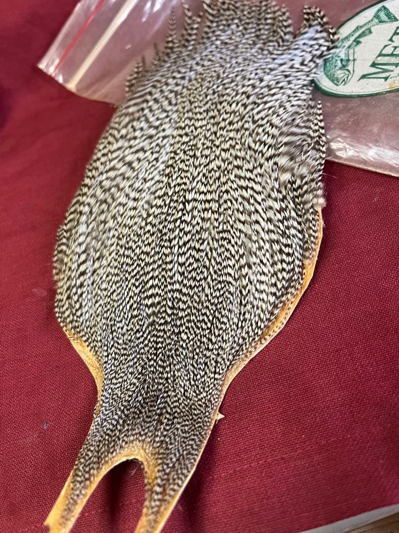 METZ グリズリー　ハックルケープ 未使用。 ミッジから、ドライ、ストリーマー METZ グリズリー ハックルケープ 未使用。 ミッジから、ドライ