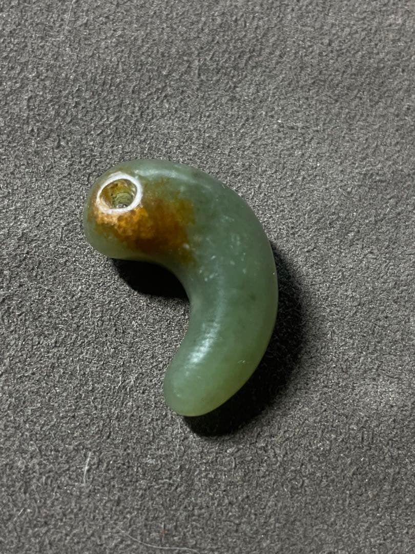 弥生時代〜翡翠製勾玉 糸魚川翡翠 出土品 - メルカリ