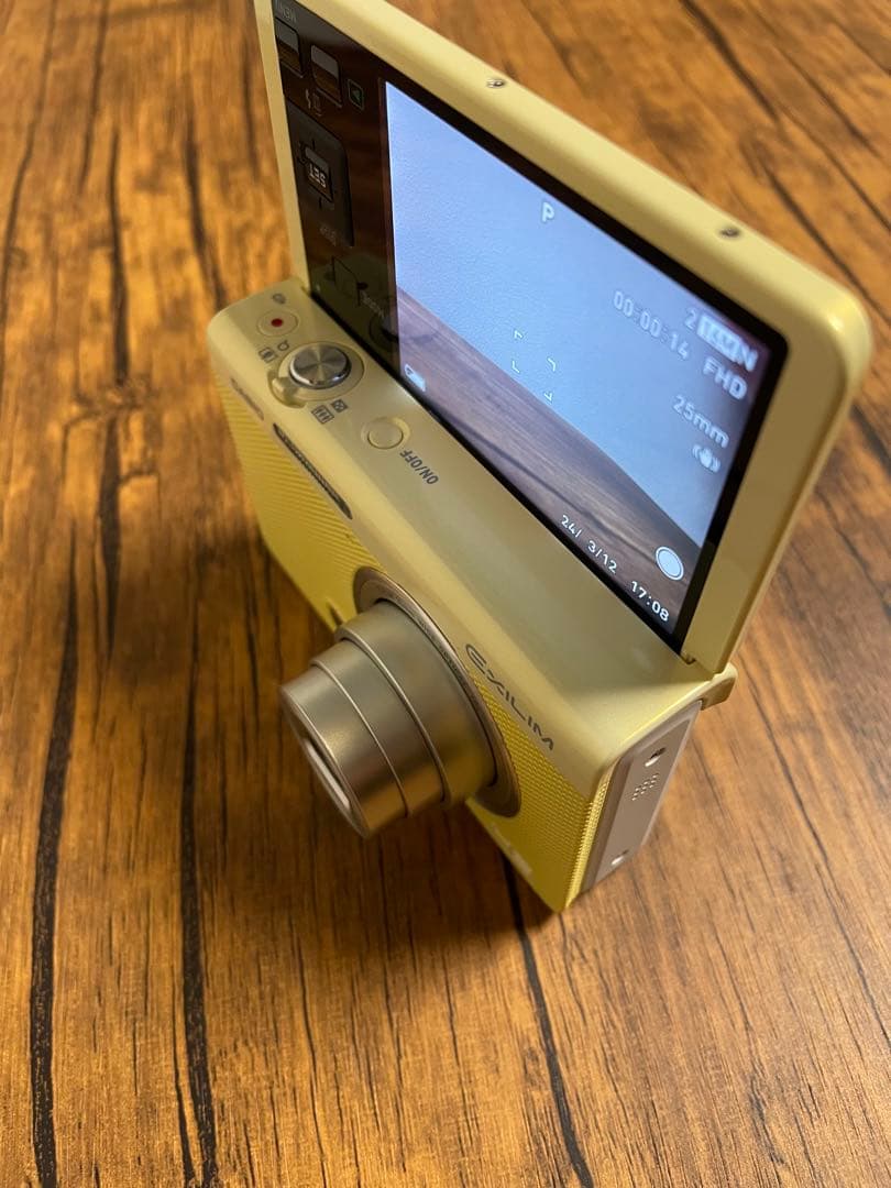 美品 CASIOカシオ デジカメ エクシリムEX-ZR70 yellow黄色 - メルカリ