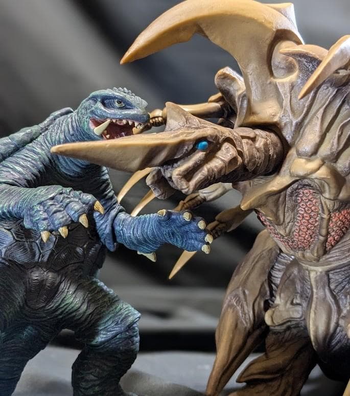 レギオン（エクスプラス）＆ガメラ96（ロケットプロ）ソフビフィギュア