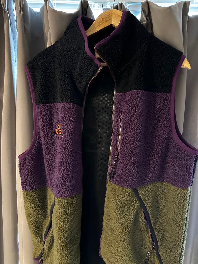 s*s様 NIKE ACG フリースベスト ブラック/パープル/オリーブ 中古・古着通販】NIKE ACG (ナイキエーシージー) フリースベスト