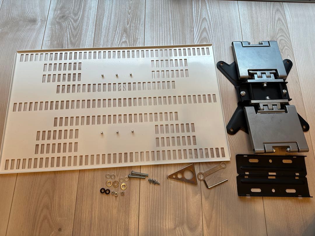 壁美人 FR400 23-47型 石膏ボード専用テレビ壁掛け金具 Amazon | テレビ 壁掛け 23～47型 ホッチキス止め TVセッター壁美人