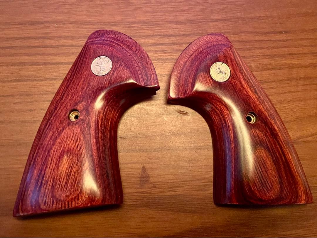 アルタモントコルトパイソン用木製グリップ アルタモント タナカ製 COLT パイソン 木製グリップ スムース オーバー