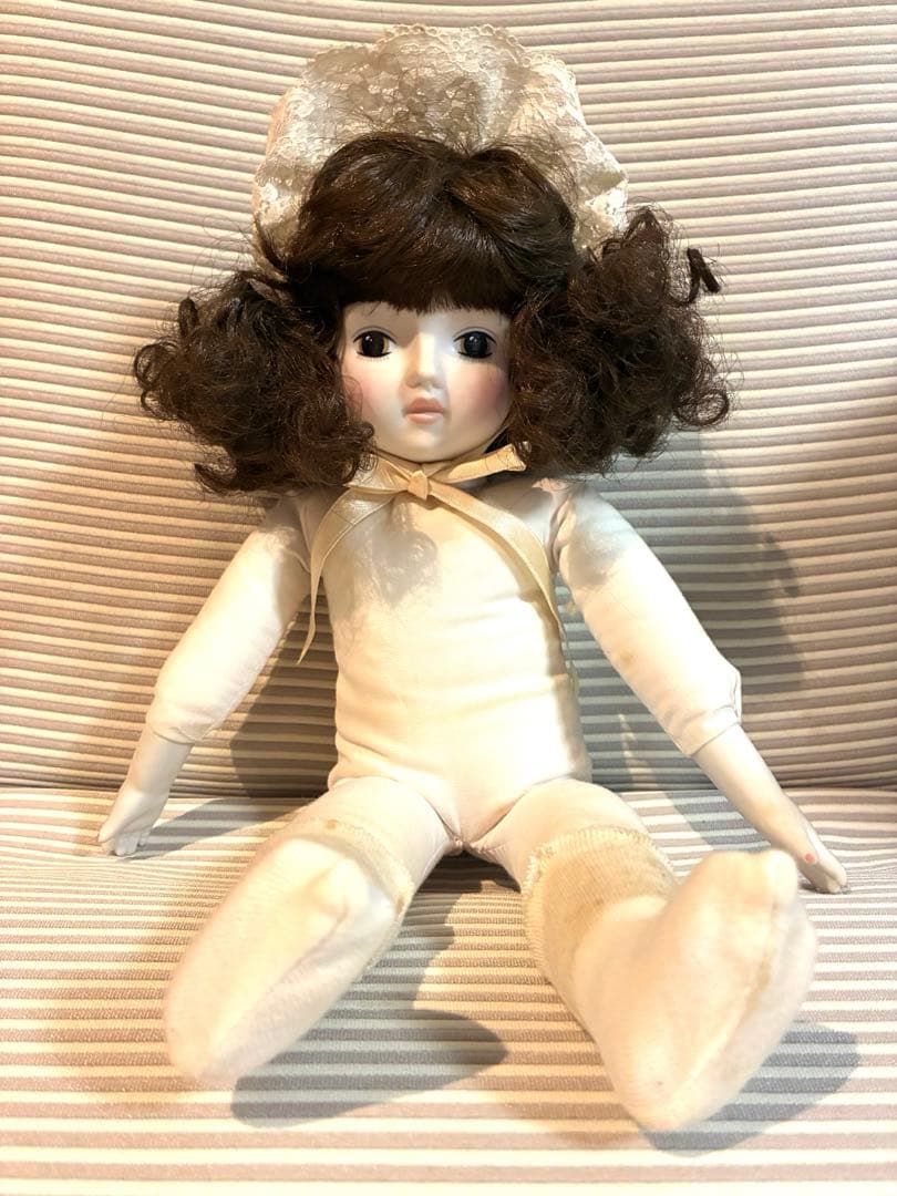 ビスクドール madame VERTE アンティークドール 黒い花柄ドレス - メルカリ