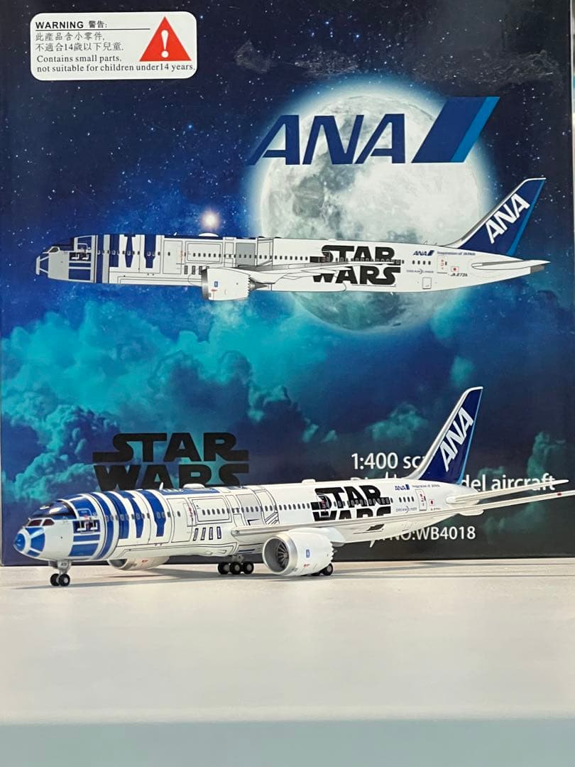航空機・ヘリコプター ANA B787-9 JA873A STARWARS ANA celebrates the roll-out of the R2-D2 Star Wars Boeing 787-9