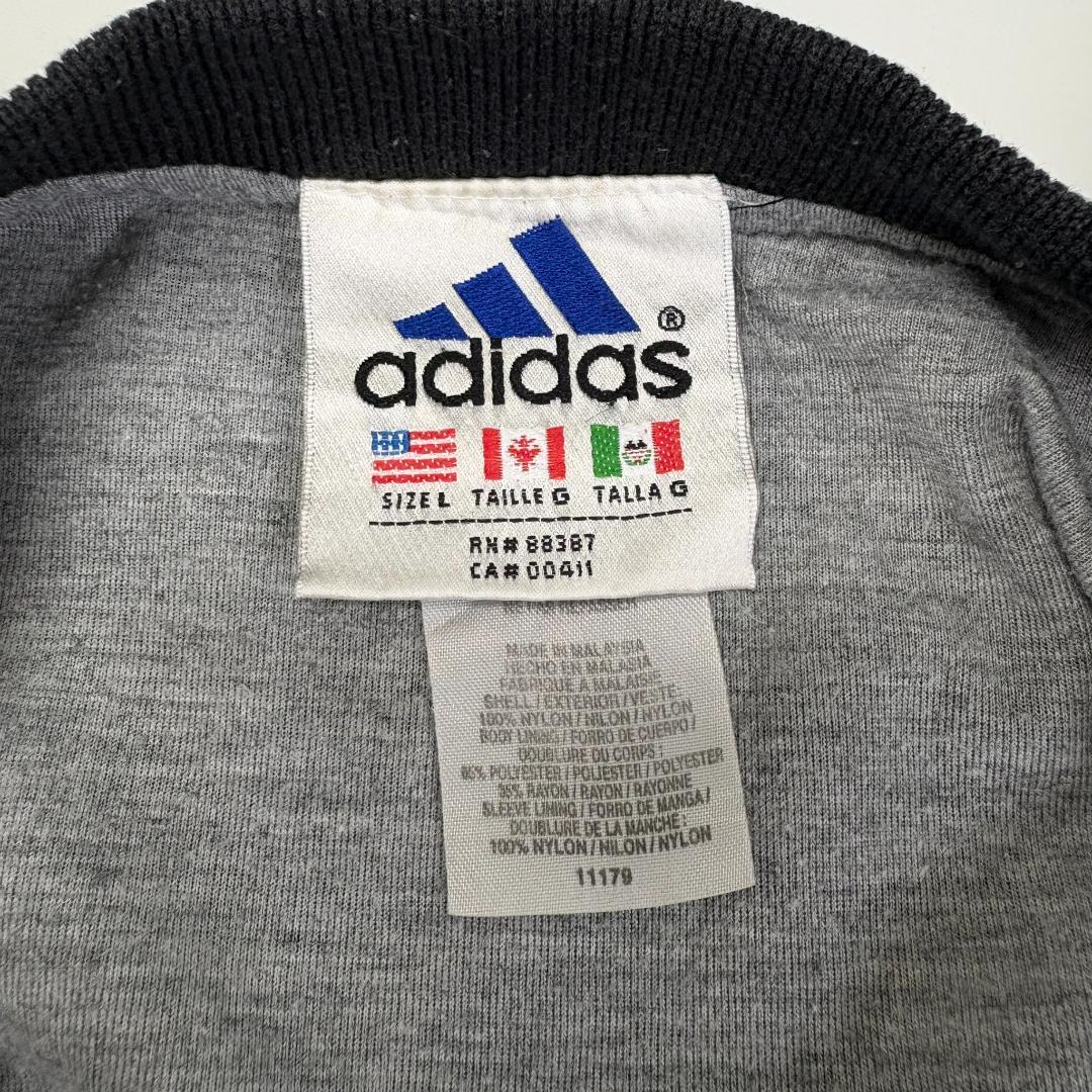 JQ102《常田大希さん着用》アディダス　プルオーバー　刺繡ロゴ　サイドデザイン