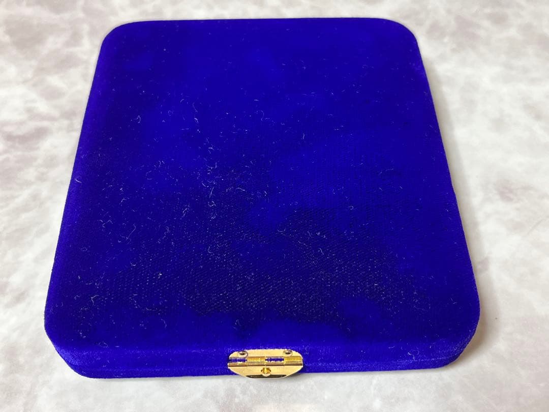 レア品】造幣局 七宝入 桜と鯉 文鎮 ケース付き - メルカリ